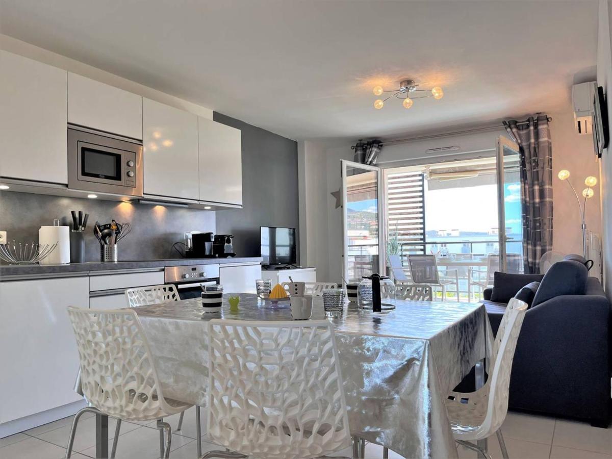 Charmant T2 Climatise Avec Grande Terrasse, Piscine Et Parking Privatif, Proche Plage Et Commerces. - Fr-1-251-441 Le Lavandou Esterno foto
